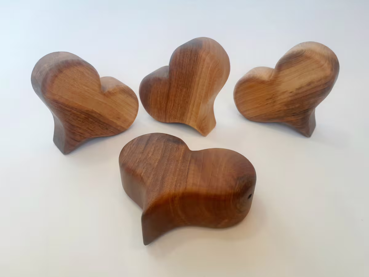 Dřevěné Srdce – masivní dekorace pro klid, dotek a lásku (jasan / dub / ořech)