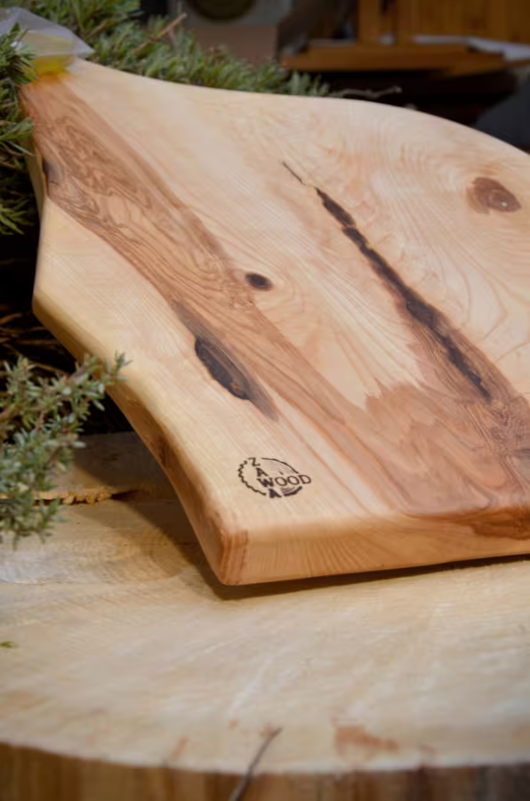 Prkénko z jasanu „Rodový les 2“